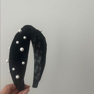 Sophisticated Black Headband with Pearls